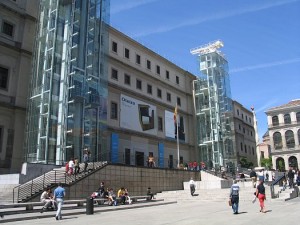 Fotografía de la facha del Museo Reina Sofia